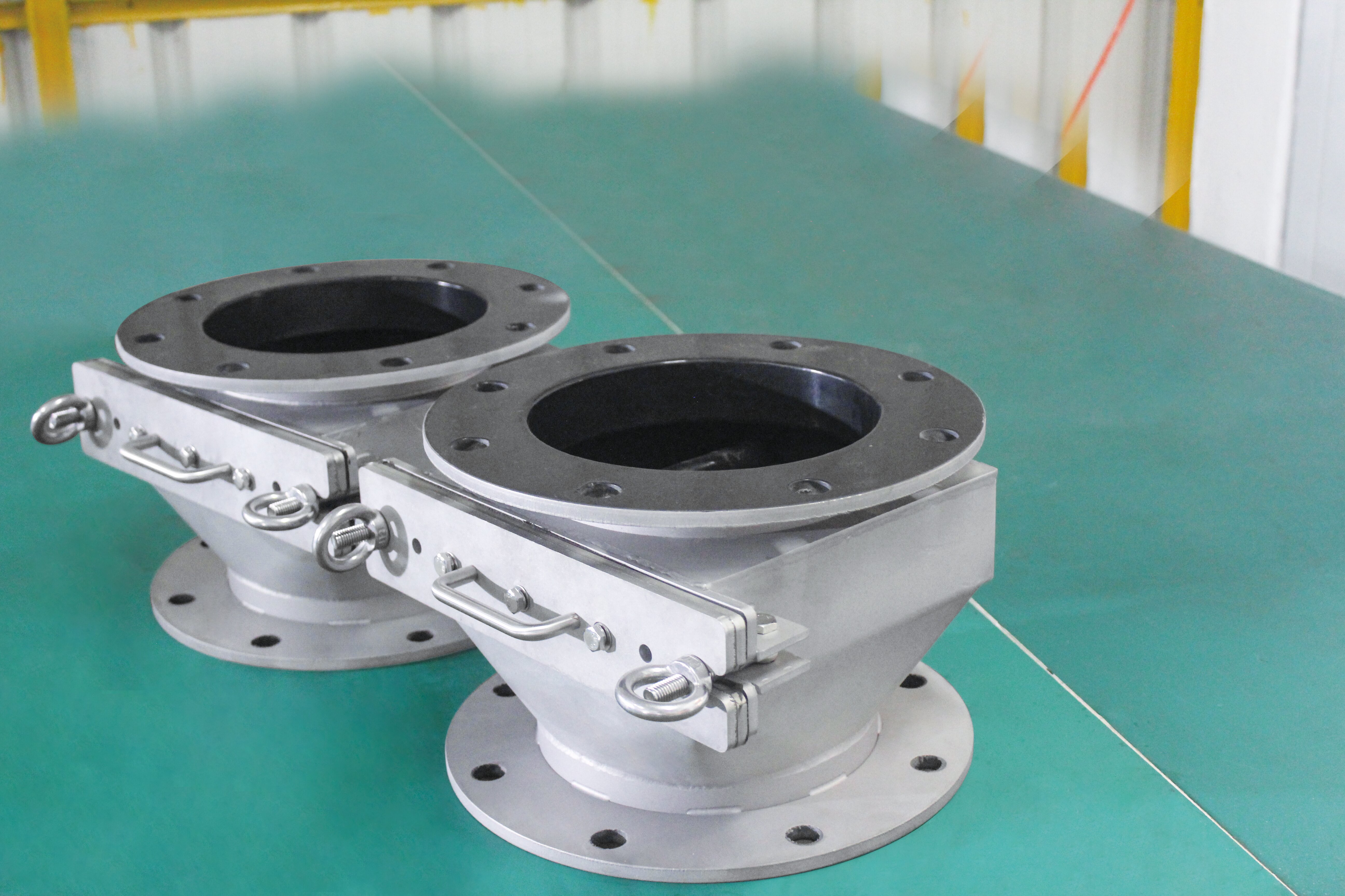 لماذا يعتبر مزيل الحديد اليدوي من نوع الدرج ضروريًا في إنتاج مسحوق الفلفل الحار؟